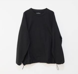 buzo negro oversized